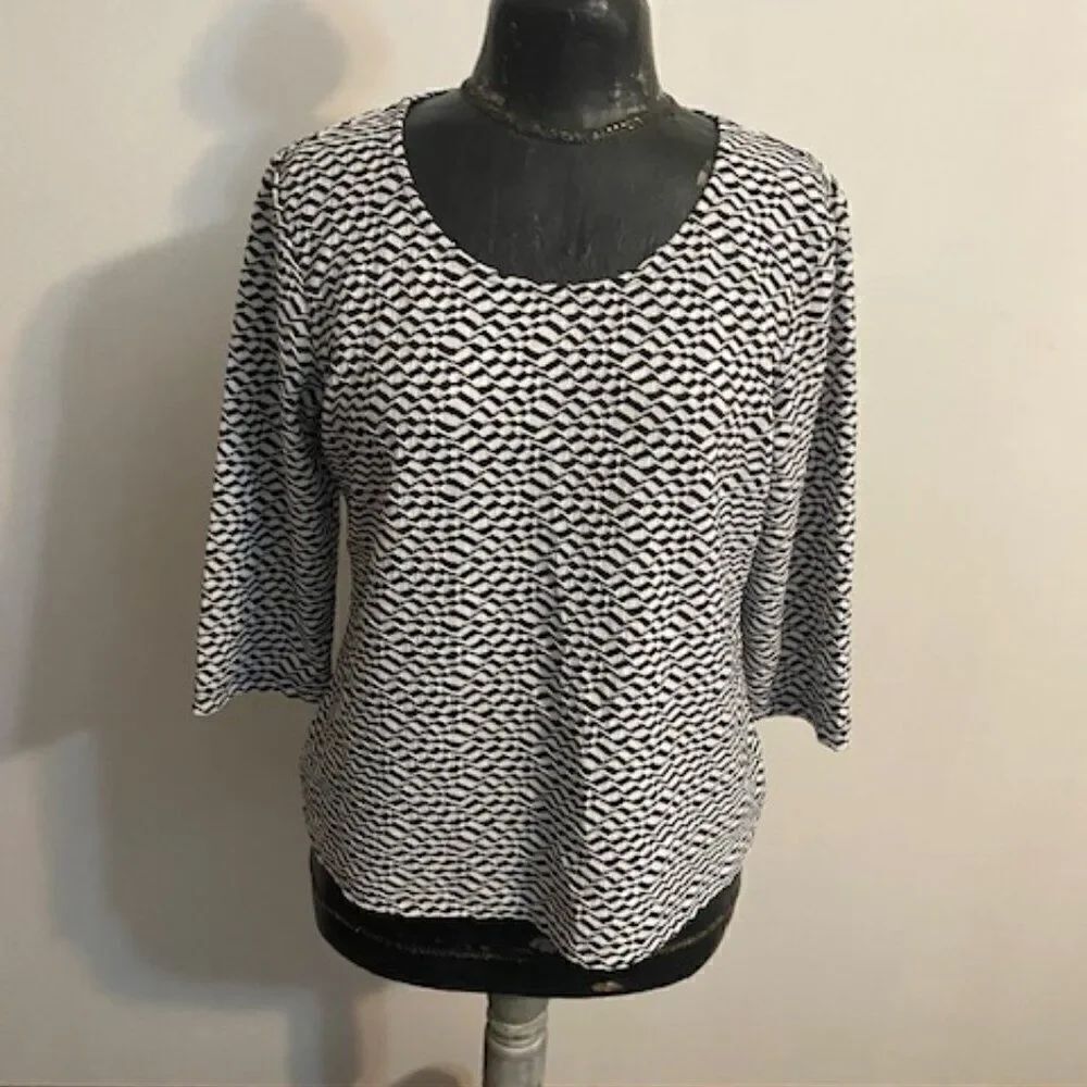 Christopher & Banks Black/White 3/4 sleeves Jacquard pattern top, size PL